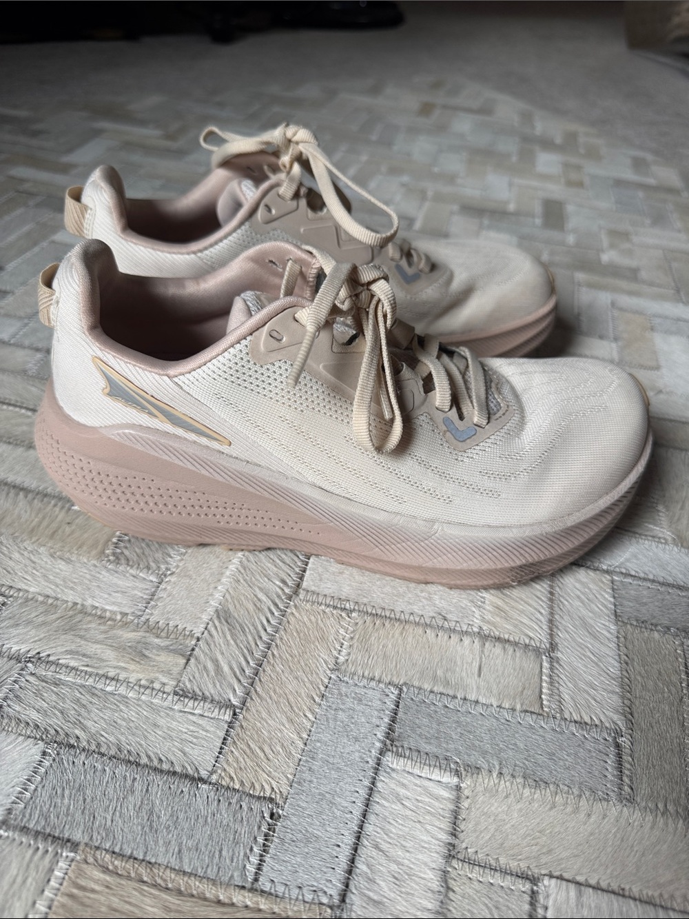 Altra FWD VIA Sand color size 7.  Only worn on a trip to Japan. Great shoe!!!